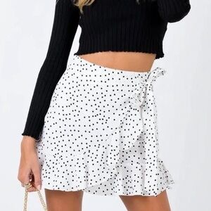 👑 💋Princess Polly💋 👑 White & Black Polka Dot Flutter Mini Wrap skirt size 4